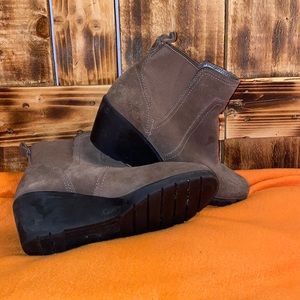 Womens 7.5 booties pumps boots leather tan / brown comfy cute bass-lite